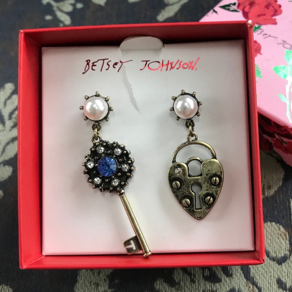 NIB Betsey Johnson Lock & Key Earrings
